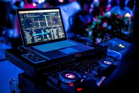 What Software Do DJs Use? Exploring the Sonic Alchemy Behind the Decks